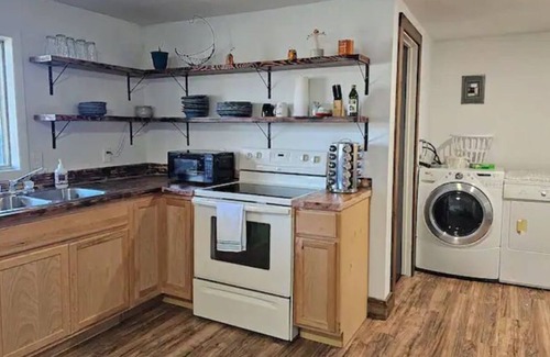 Springfield Apartment | Guest suite, in the country.