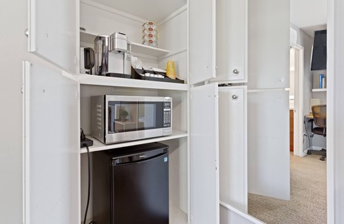 Fox Hills Apartment | Guest Suite, Private Ent., 5 min LAX, Westchester