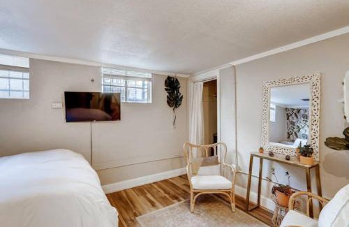 Speer Apartment | Guest Suite With Kitchenette And A 5 star Location