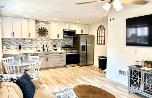 Idaho Falls Apartment | Guest Suites -1998 #1 Charming 1 bedroom 1 bath Suite