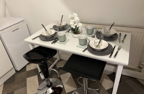North Bitchburn House | GuestHouse-2BR-Parking-WiFi-ToiletriesProvided