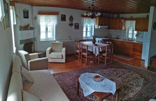 Mikro Papigko House | Guesthouse IRO