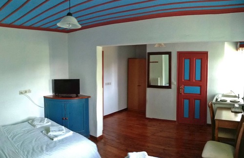 Mikro Papigko House | Guesthouse IRO