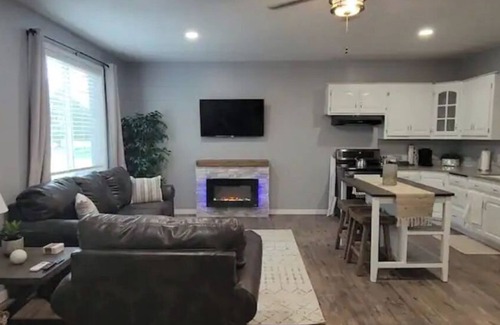 Fostoria House | Guesthouse with king bed and custom bathroom