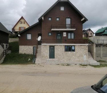 Razvrsje House | Guesthouse Wolf