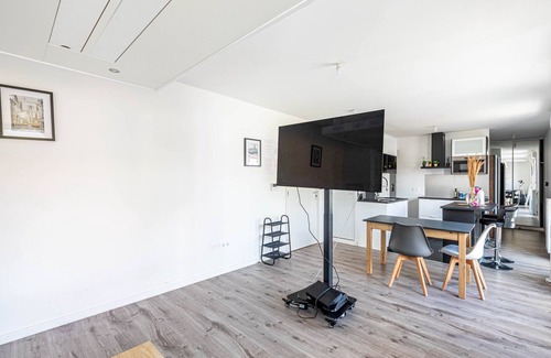 Villeneuve-la-Garenne Apartment | GuestReady - Villeneuve's Levitating Oasis