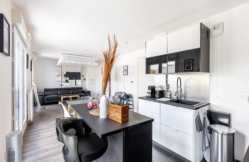 Villeneuve-la-Garenne Apartment | GuestReady - Villeneuve's Levitating Oasis