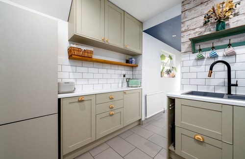 Southfield Apartment | GuestReady - Charming stay with garden in London