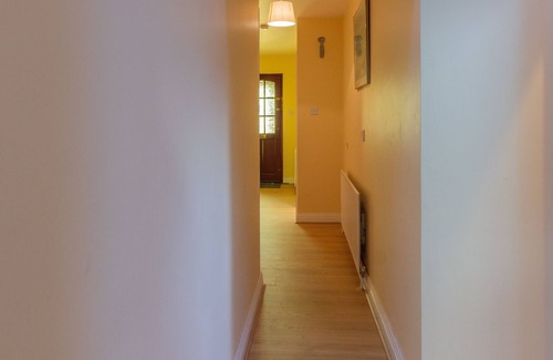 Santry House | GuestReady - Large Home with Private Driveway