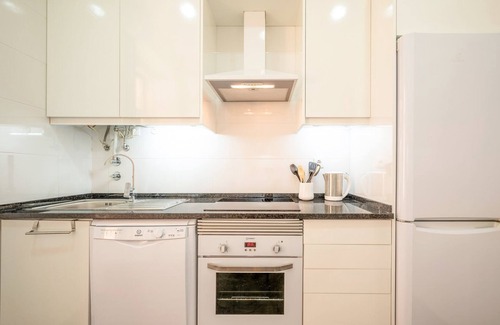 Sao Joao de Deus Apartment | GuestReady - Modern Exquisite Retreat