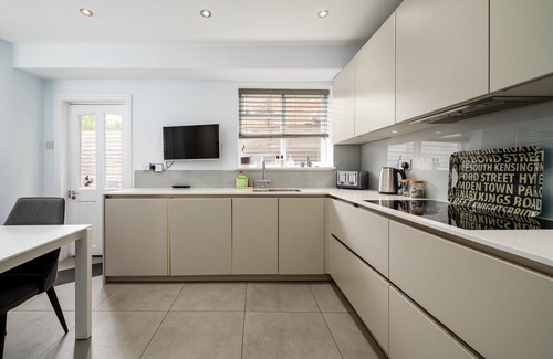 West Hampstead Apartment | GuestReady – Modern Stay Near West Hampstead