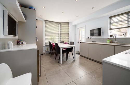 West Hampstead Apartment | GuestReady – Modern Stay Near West Hampstead