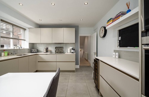 West Hampstead Apartment | GuestReady – Modern Stay Near West Hampstead