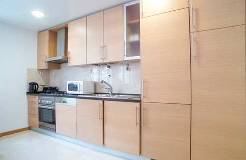 Linda-a-Velha Apartment | GuestReady - Spacious and Modern Studio in Belém!