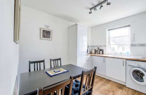 Leith Apartment | GuestReady - Stylish Apt w/Parking near Edinburgh