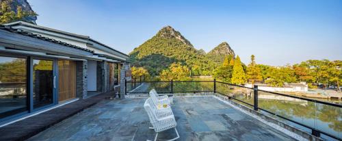 Xiufeng Hotel | Guilin HeShe Lakeside Resort-Free pick up train station stay two nights