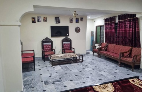 Gujar Khan Apartment | Gujar Khan - 3 Bed Apartment - sleeps 6 - Parking