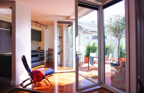Lisbon Old Town Apartment | Gulbenkian Terrace - Bright Luxury Apartment