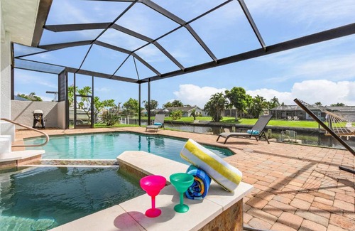 Yacht Club House | Gulf Access, Kayaks, PET Friendly - Escape to Versailles - Roelens Vacations