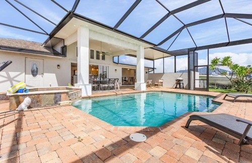 Yacht Club House | Gulf Access, Kayaks, PET Friendly - Escape to Versailles - Roelens Vacations
