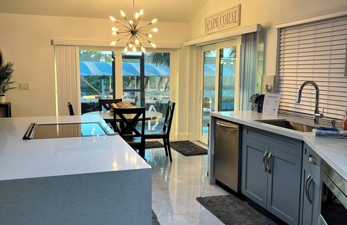 Caloosahatchee House | Gulf Coast Paradise – 4BR Waterfront Gulf Access with Heated Pool in Cape Coral