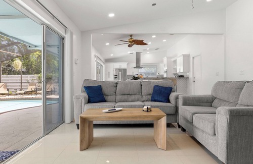 Bradenton House | Gulf Shores - Heated Pool Home near Anna Maria Island - Beaches