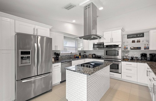 Bradenton House | Gulf Shores - Heated Pool Home near Anna Maria Island - Beaches