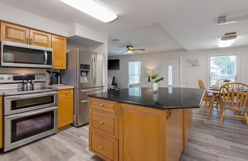 Gulfport House | Gulfport Retreat 5BR Heated Pool