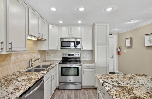Corpus Christi Condo | Gulfstream Condos Unit 610 | Top-Floor | Gulf Front Views