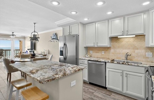 Corpus Christi Condo | Gulfstream Condos Unit 610 | Top-Floor | Gulf Front Views