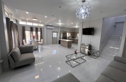 Glencoe House | Gulfview Townhouse With Pool and Jacuzzi