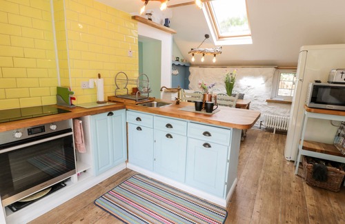 Bodorgan Cottage | GULL COTTAGE, family friendly, with open fire in Newborough