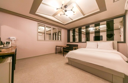 Gumi Hotel | Gumi Geumosan Pink Rose