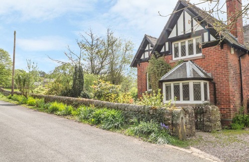Longnor Cottage | GUN END COTTAGE, pet friendly, with open fire in Swythamley