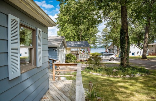 Shelbyville House | Gun Lake 4 BD/2BA Home w/Hot Tub Near Casino/Winery