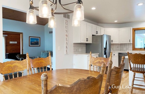 Shelbyville House | Gun lake 4 Bed 2.5 Bath Home w/2 car garage, kayaks, paddleboards, free Wi-Fi