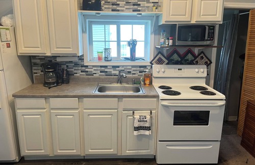Shelbyville Cottage | Gun lake waterfront cottage