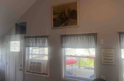 Shelbyville Cottage | Gun lake waterfront cottage