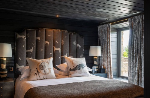 Yockenthwaite Cottage | GUNNER LODGE, luxury holiday cottage, with hot tub in Chapel-Le-Dale
