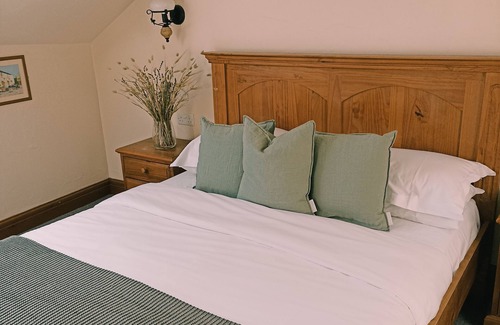 Nantgarw Bed & Breakfast | Gwaelod Y Garth Inn