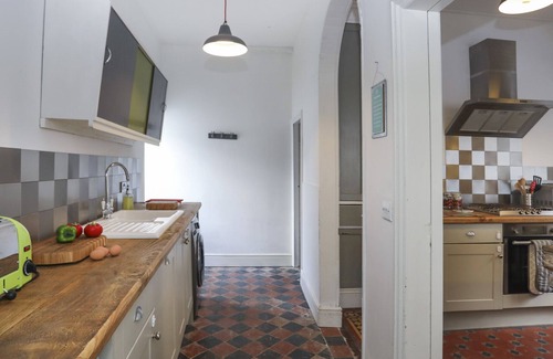 Beaumaris Cottage | GWALIA STORES, pet friendly, country holiday cottage in Beaumaris