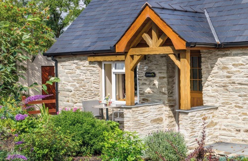 Newcastle Emlyn Cottage | GWAUN COTTAGE, pet friendly, luxury holiday cottage in Cenarth