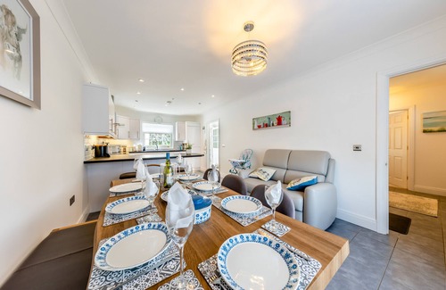 Llansantffraed House | Gwelfor - Four Bedroom House, Sleeps 8