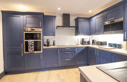 Barmouth Cottage | GWYNFA, pet friendly, country holiday cottage in Barmouth