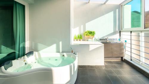 Gyeongju House | Gyeongju Modern Pool Villa