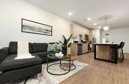 East Liberty Apartment | GYM+PARKING+HULU Near Universities|Shopping|UPMC