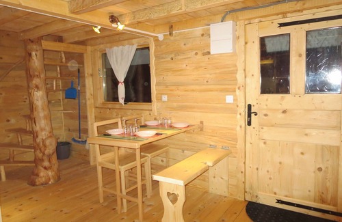 Bellecombe Bed & Breakfast | Hébergement Insolite , Cabane Autonome Perchée Dans la Végétation