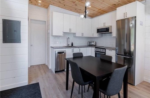 Adstock Ski Chalet | Hôtel à la maison - La Cachette, golf et ski!