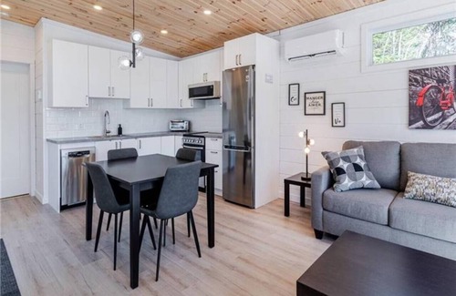 Adstock Ski Chalet | Hôtel à la maison - La Cachette, golf et ski!