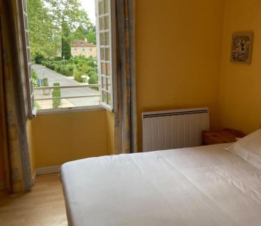 Eugenie-les-Bains Apartment | Hôtel Chez Léonie - Chez Mamie Canne